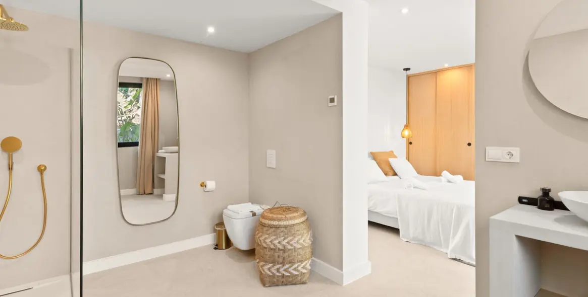 Продажа дома на две семьи в El Paraiso 10