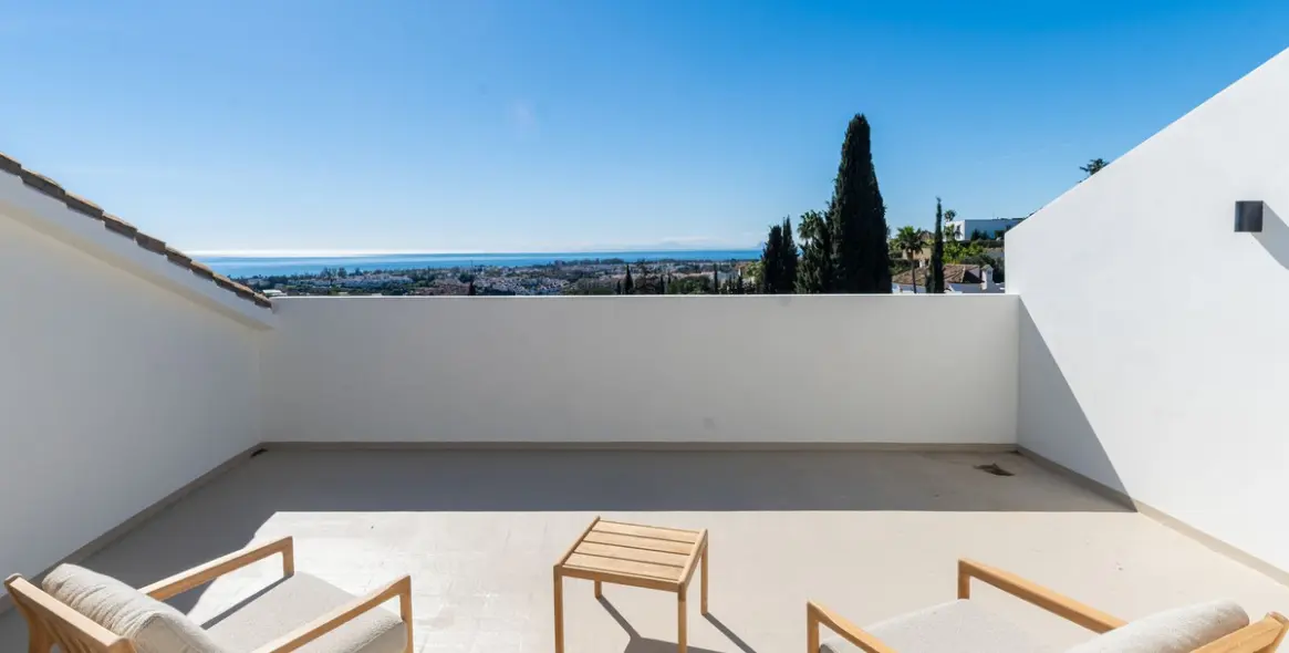 Продажа дома на две семьи в El Paraiso 13