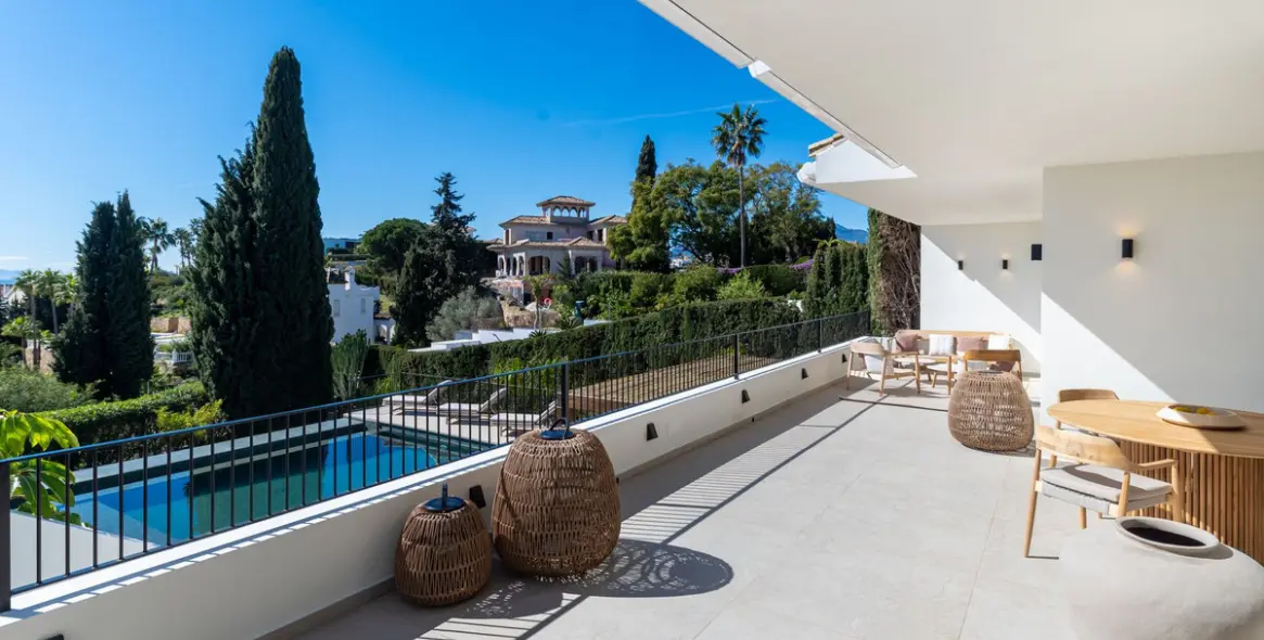 Продажа дома на две семьи в El Paraiso 17