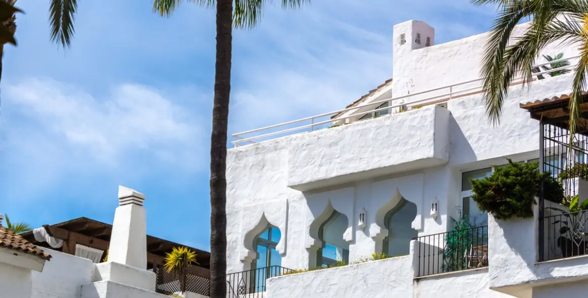 Продажа двухуровневого пентхауса в Puerto Banús 1