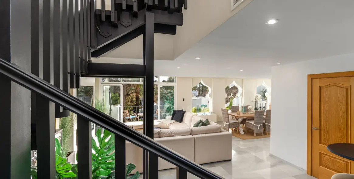 Продажа двухуровневого пентхауса в Puerto Banús 2