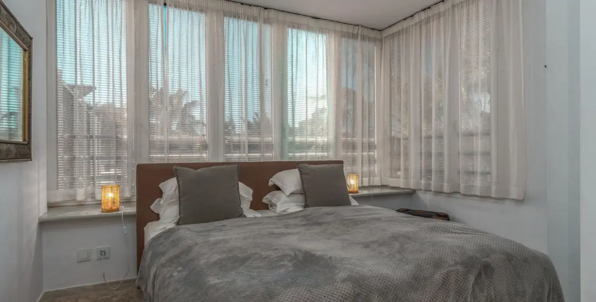 Продажа двухуровневого пентхауса в Puerto Banús 4