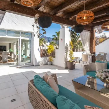 Продажа двухуровневого пентхауса в Puerto Banús