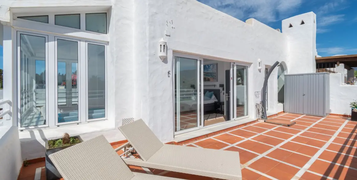 Продажа двухуровневого пентхауса в Puerto Banús 12