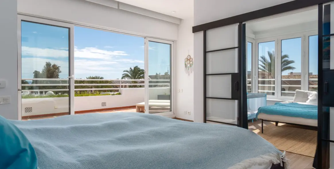 Продажа двухуровневого пентхауса в Puerto Banús 14