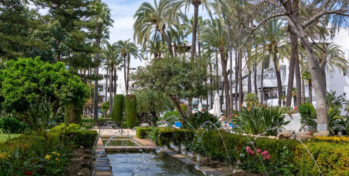 Продажа двухуровневого пентхауса в Puerto Banús 25