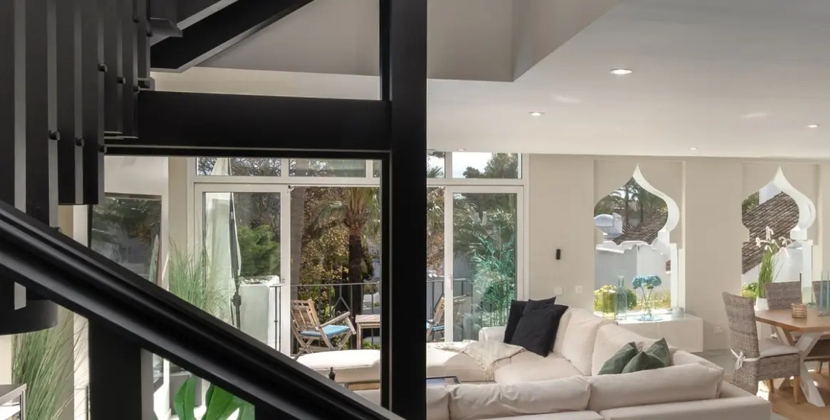 Продажа двухуровневого пентхауса в Puerto Banús 26