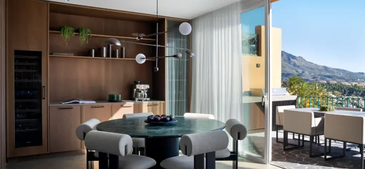 Продажа двухуровневого пентхауса в Nueva Andalucía 1