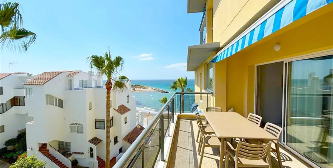 Short-term rent of middle floor apartment in Estepona 1