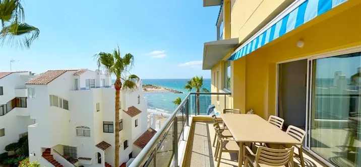Short-term rent of middle floor apartment in Estepona 0