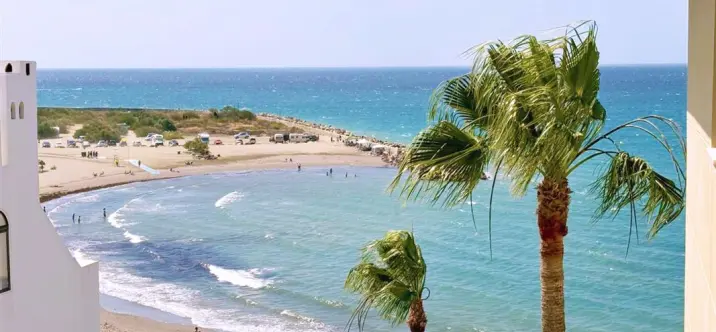 Short-term rent of middle floor apartment in Estepona 1