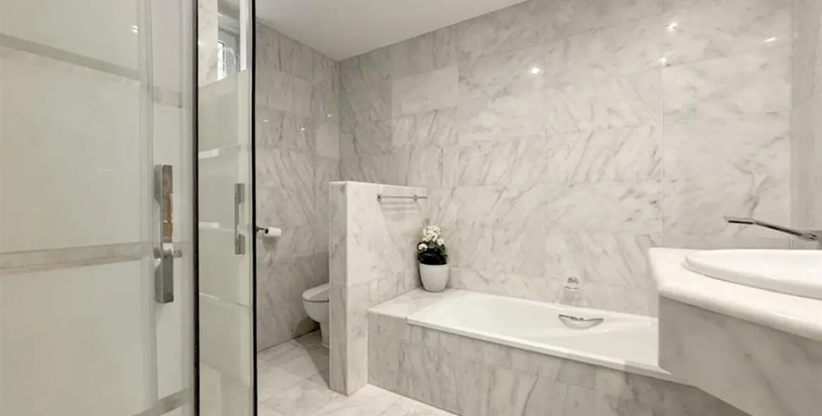 Short-term rent of middle floor apartment in Estepona 5