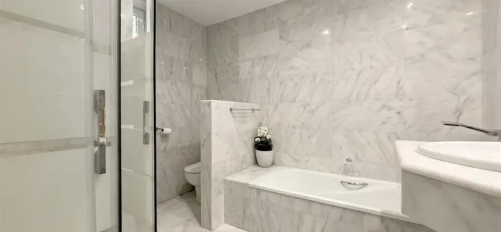 Short-term rent of middle floor apartment in Estepona 4