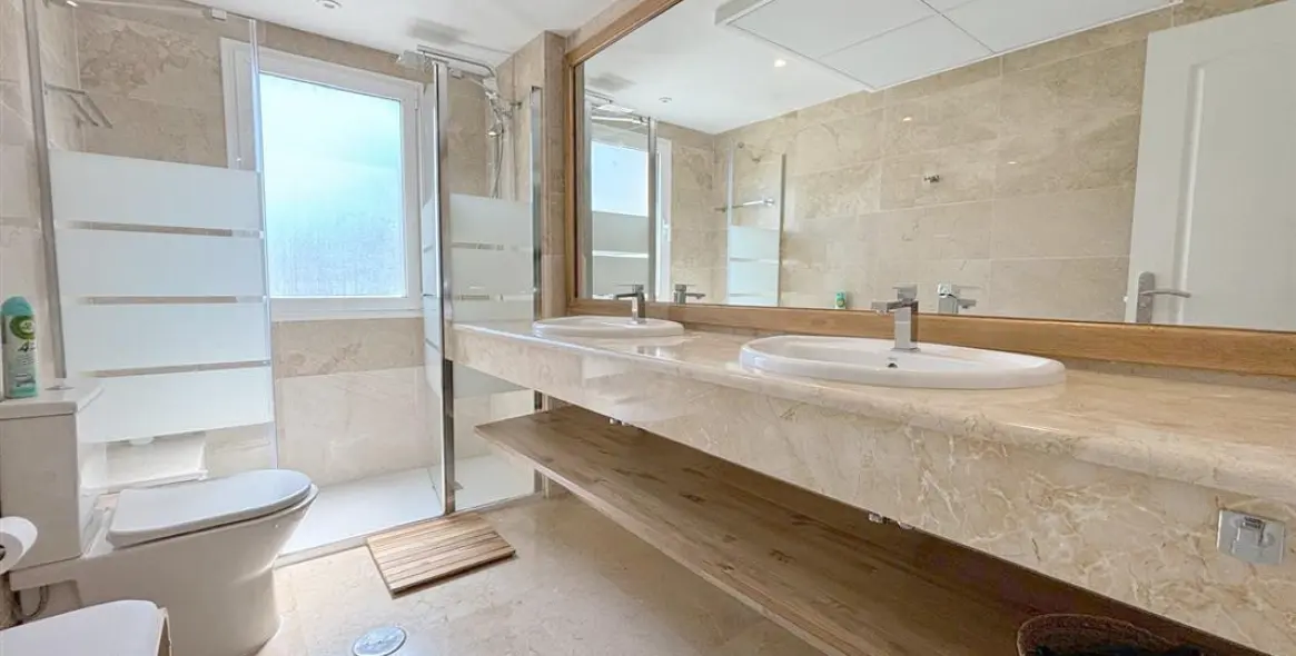 Short-term rent of middle floor apartment in Estepona 7