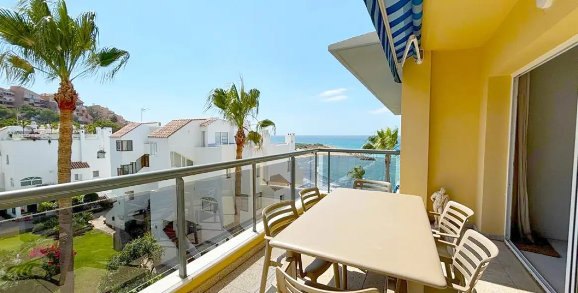 Short-term rent of middle floor apartment in Estepona 8