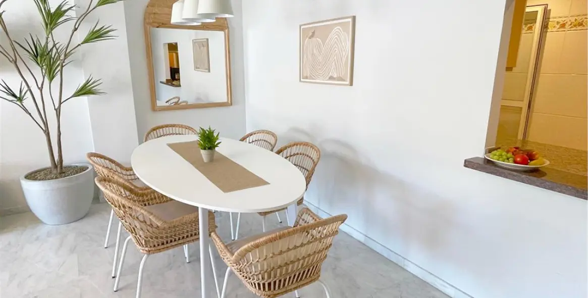 Short-term rent of middle floor apartment in Estepona 9