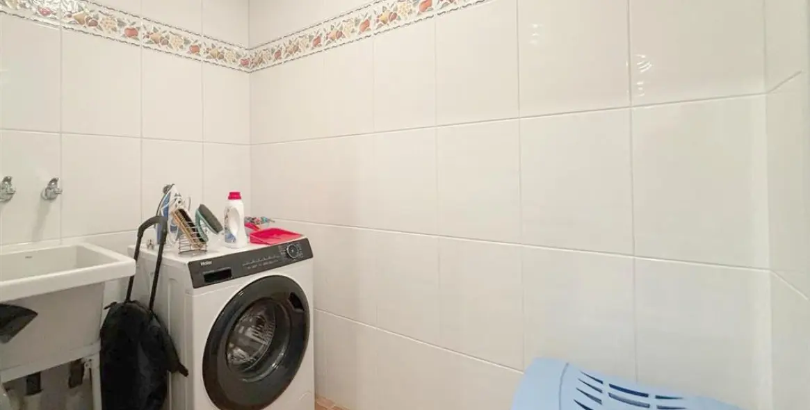 Short-term rent of middle floor apartment in Estepona 13