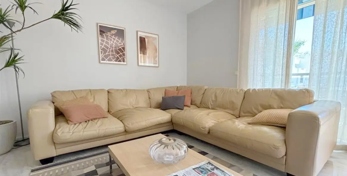 Short-term rent of middle floor apartment in Estepona 15