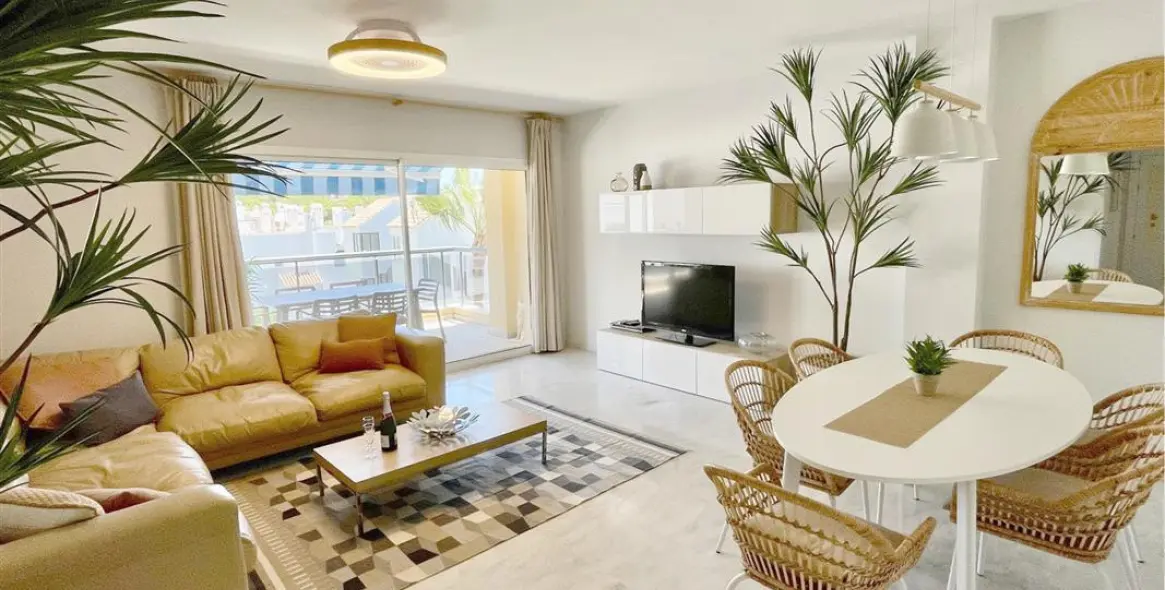 Short-term rent of middle floor apartment in Estepona 16