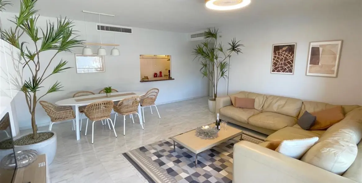 Short-term rent of middle floor apartment in Estepona 17