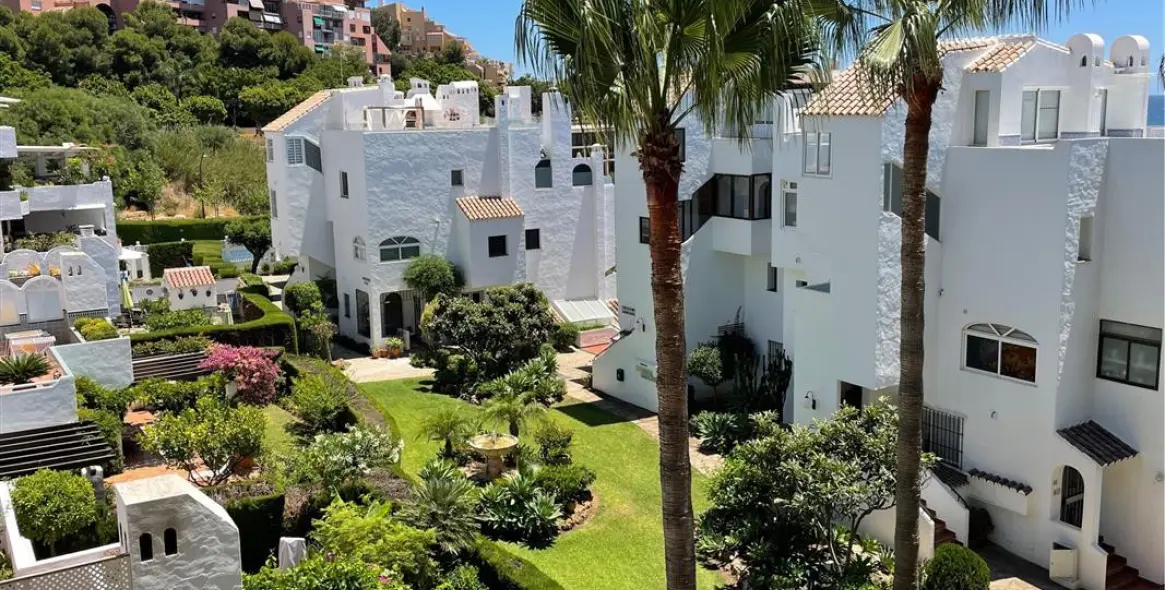 Short-term rent of middle floor apartment in Estepona 20