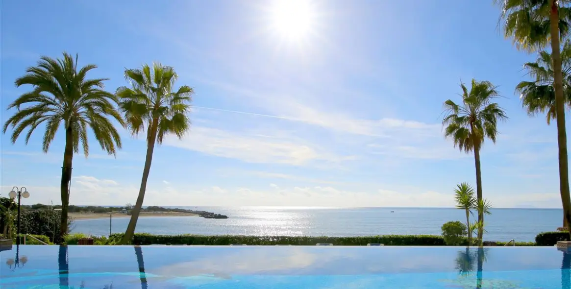 Short-term rent of middle floor apartment in Estepona 23