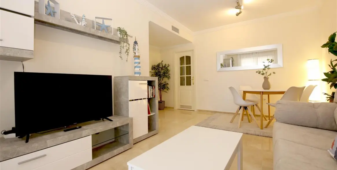 Short-term rent of middle floor apartment in Estepona 3