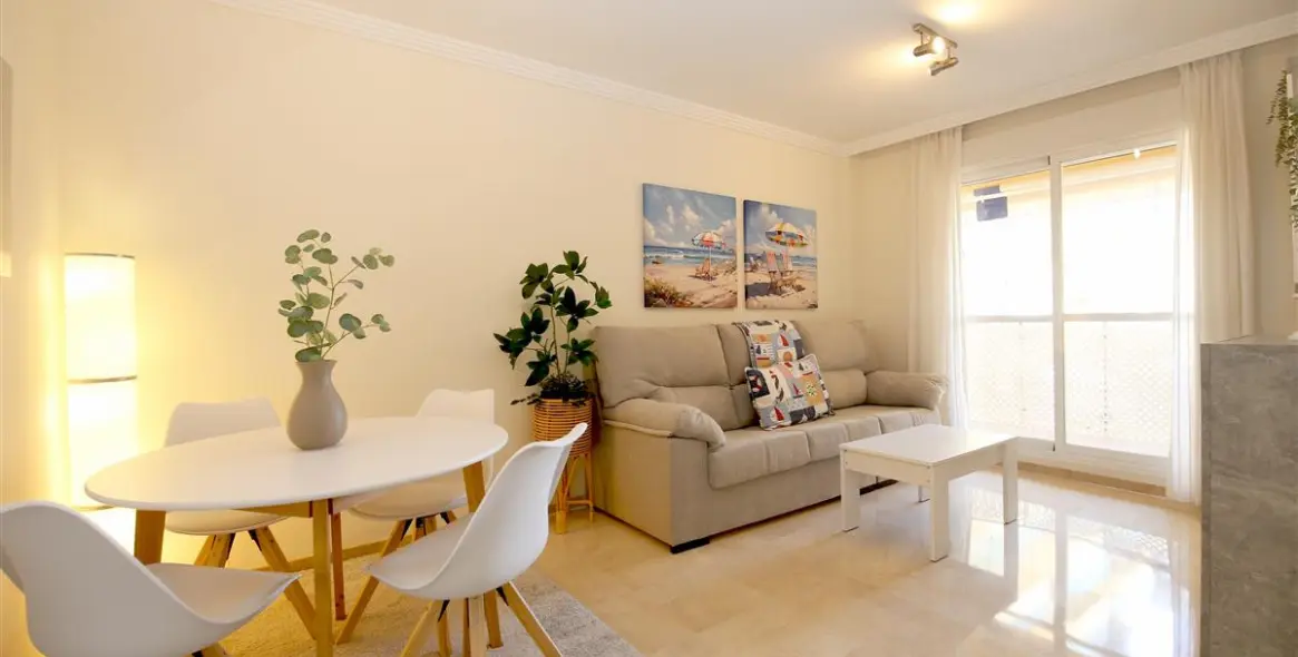 Short-term rent of middle floor apartment in Estepona 4