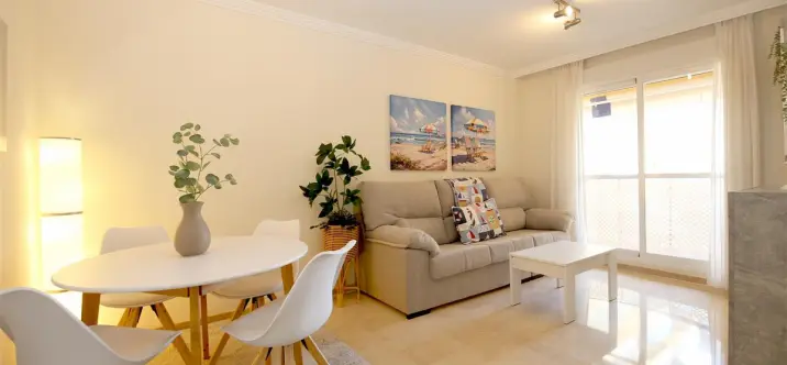 Short-term rent of middle floor apartment in Estepona 3