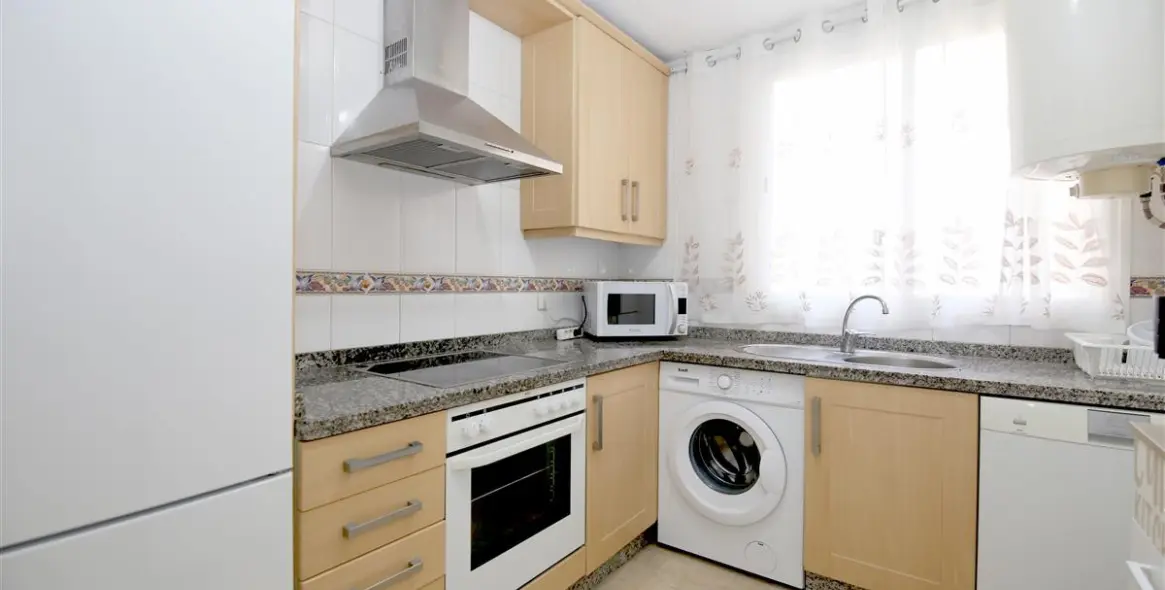 Short-term rent of middle floor apartment in Estepona 6