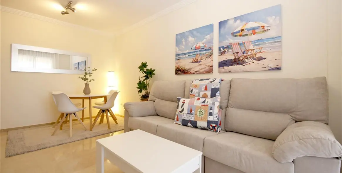 Short-term rent of middle floor apartment in Estepona 8