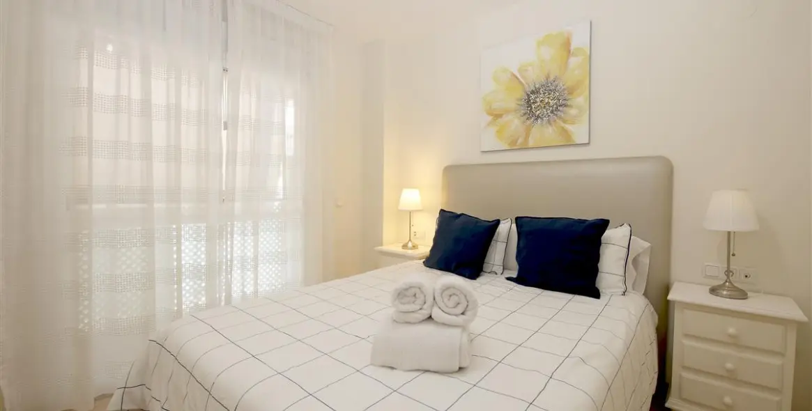 Short-term rent of middle floor apartment in Estepona 9