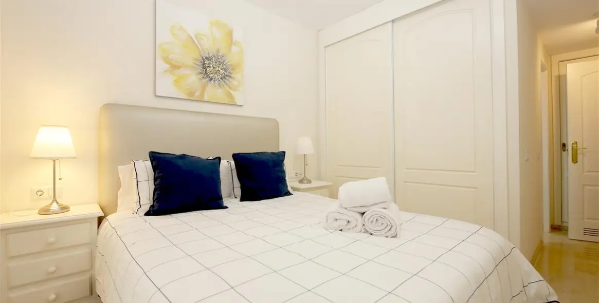 Short-term rent of middle floor apartment in Estepona 10