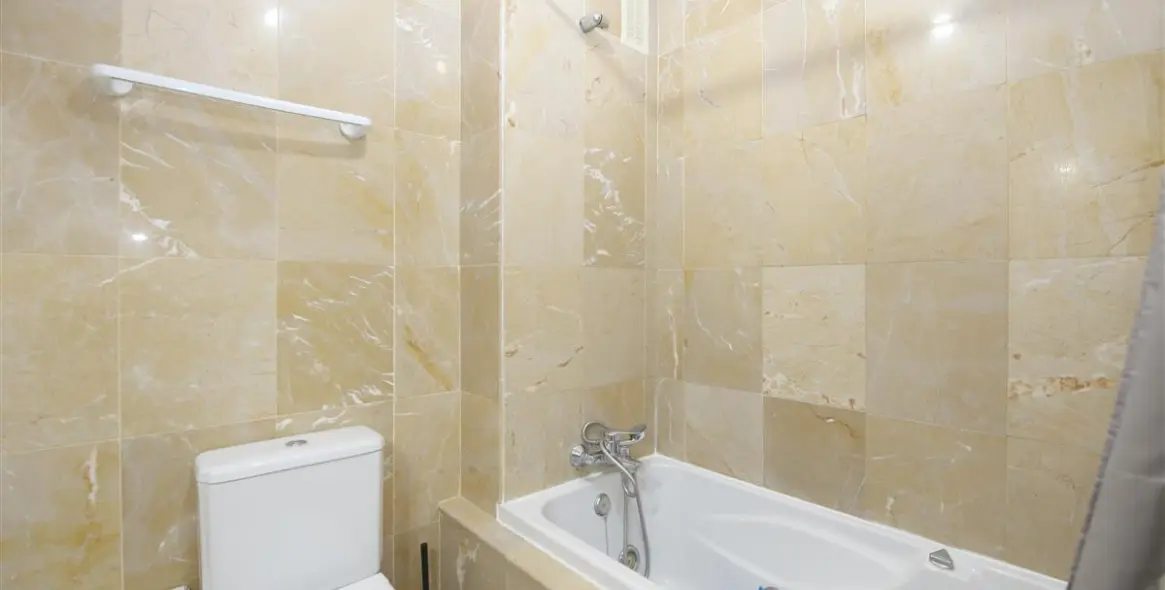 Short-term rent of middle floor apartment in Estepona 13