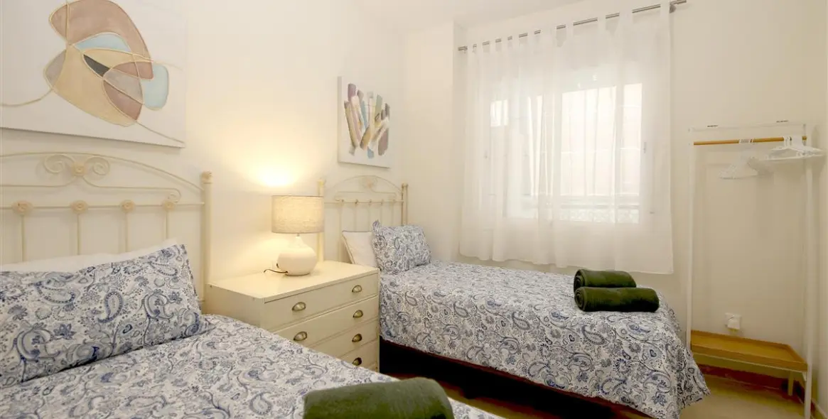 Short-term rent of middle floor apartment in Estepona 14