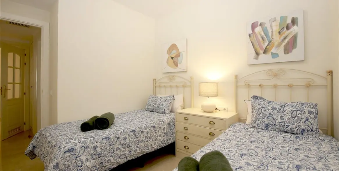 Short-term rent of middle floor apartment in Estepona 15