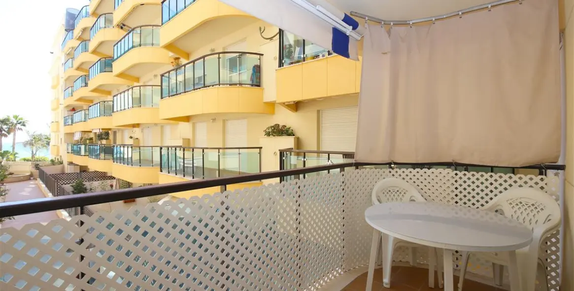 Short-term rent of middle floor apartment in Estepona 18