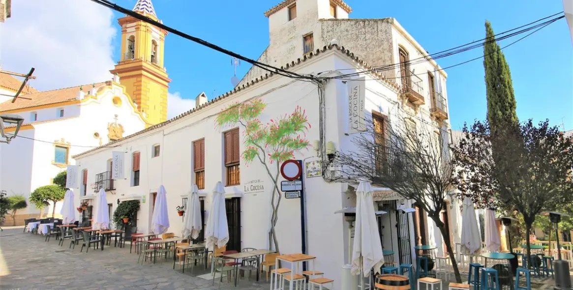 Short-term rent of middle floor apartment in Estepona 22