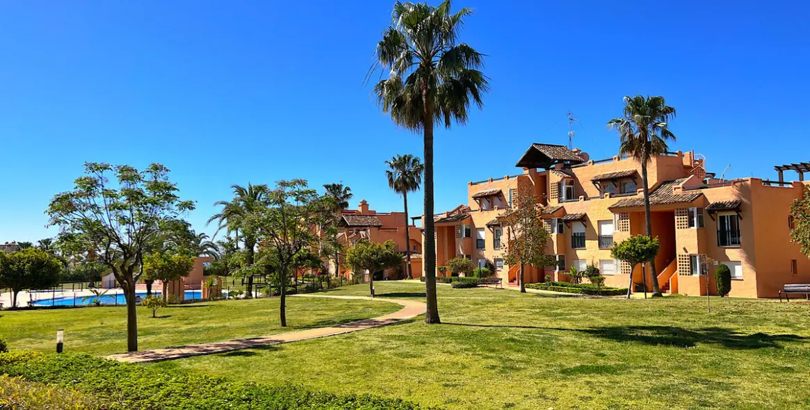 Long-term rent of middle floor apartment in Casares 11