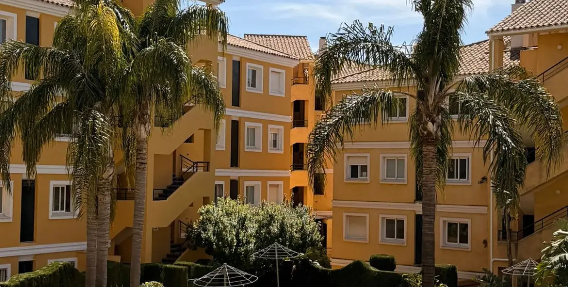 Alquiler a largo plazo de apartamento en planta media en Mijas 1