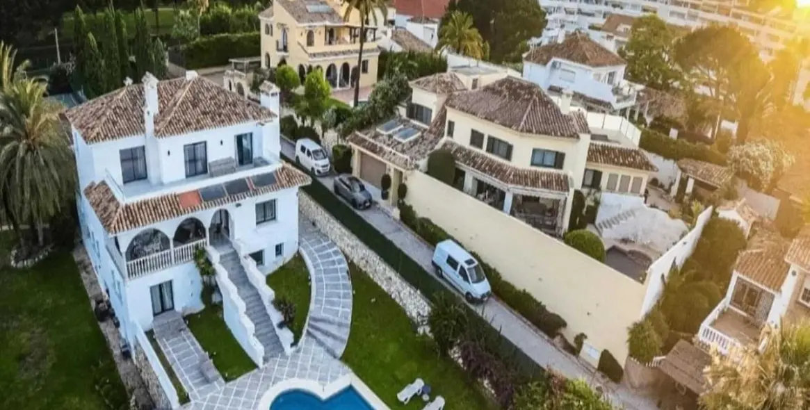 Alquiler a largo plazo de villa independiente en Nueva Andalucía 1