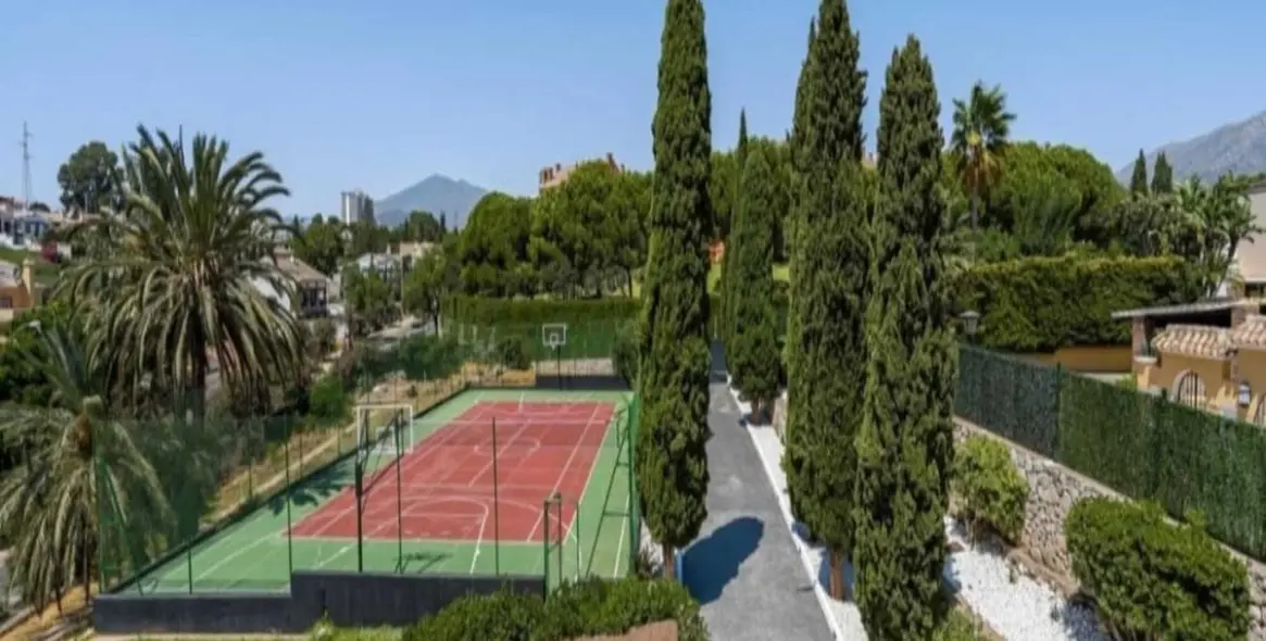 Alquiler a largo plazo de villa independiente en Nueva Andalucía 2