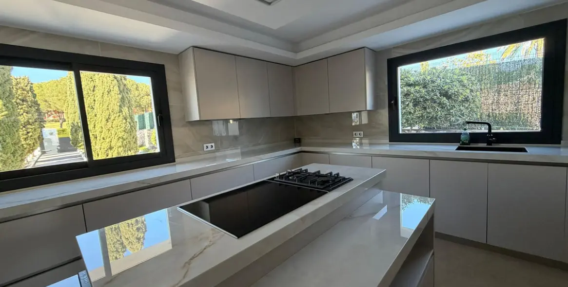 Alquiler a largo plazo de villa independiente en Nueva Andalucía 5