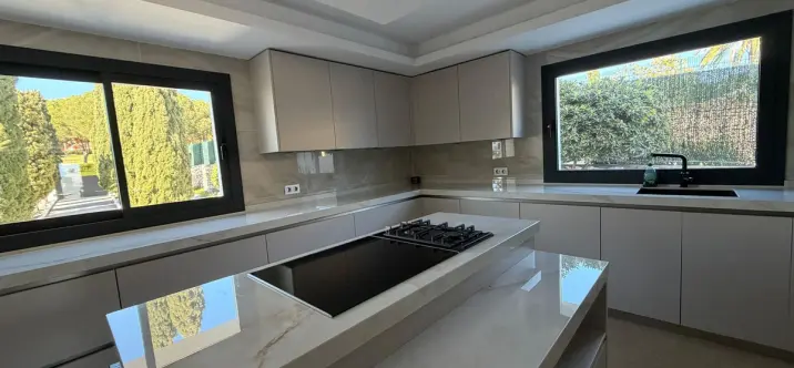 Alquiler a largo plazo de villa independiente en Nueva Andalucía 4