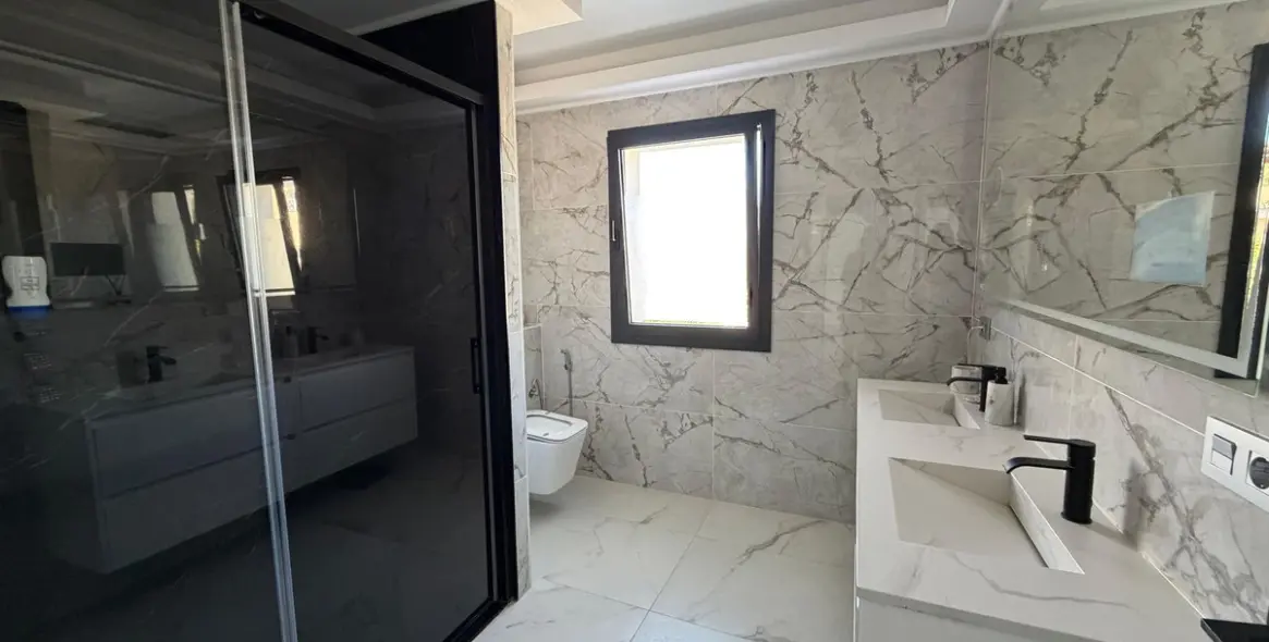 Alquiler a largo plazo de villa independiente en Nueva Andalucía 7