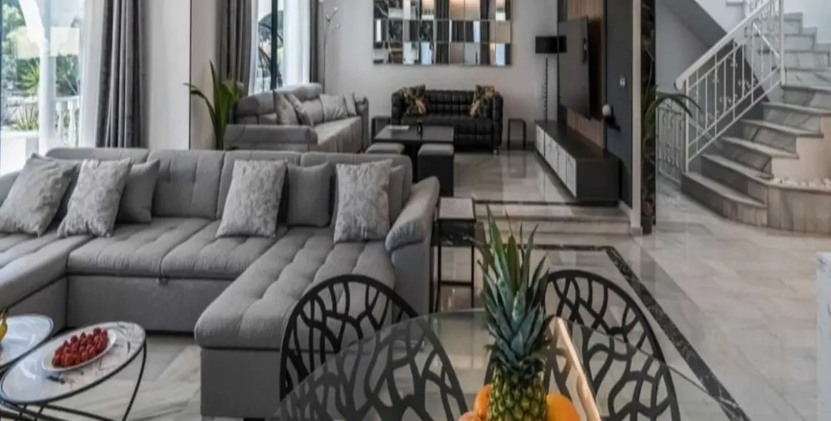 Alquiler a largo plazo de villa independiente en Nueva Andalucía 8