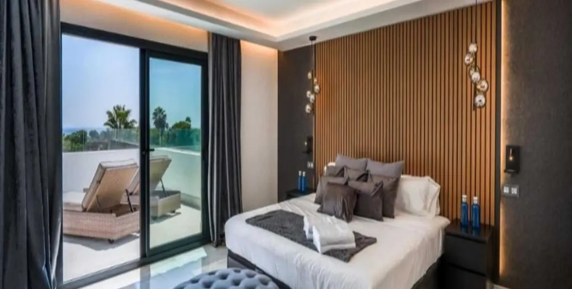 Alquiler a largo plazo de villa independiente en Nueva Andalucía 9