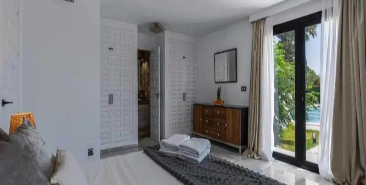 Alquiler a largo plazo de villa independiente en Nueva Andalucía 10