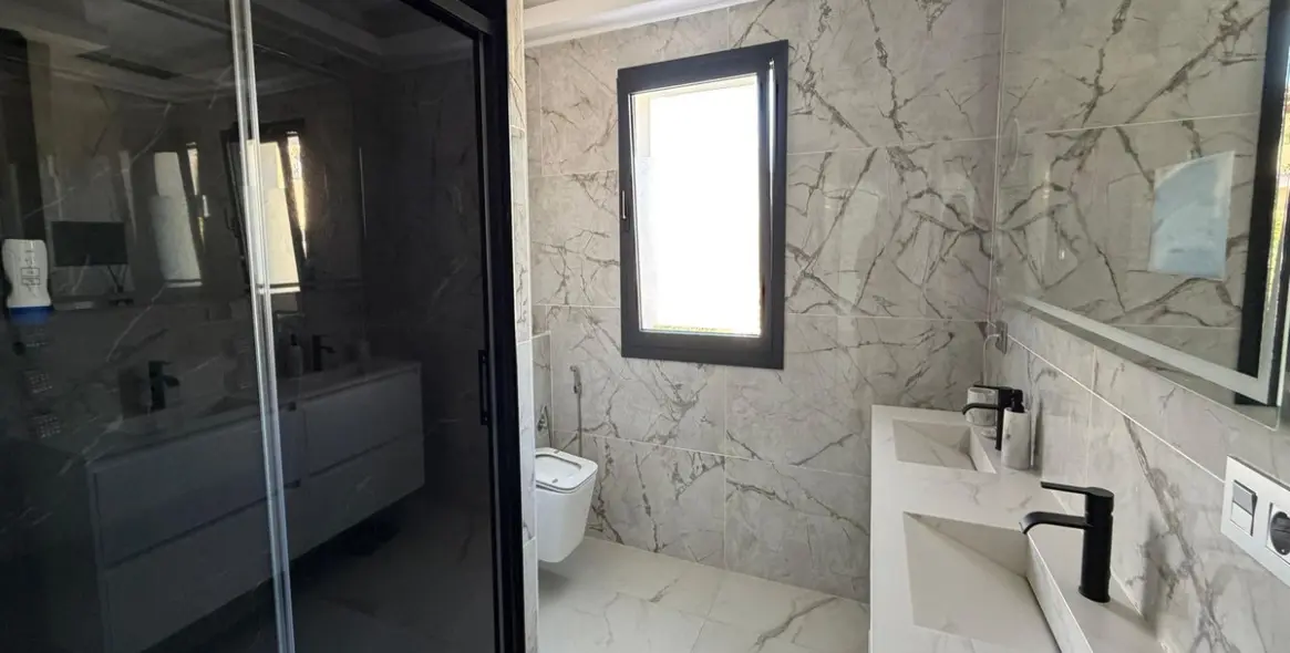 Alquiler a largo plazo de villa independiente en Nueva Andalucía 11