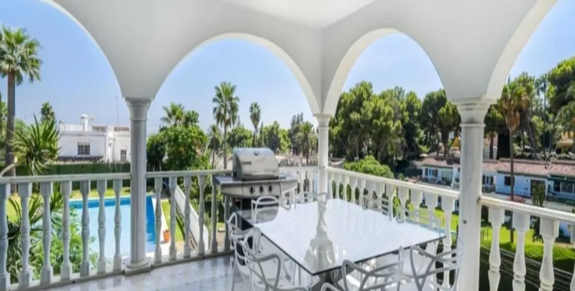 Alquiler a largo plazo de villa independiente en Nueva Andalucía 12